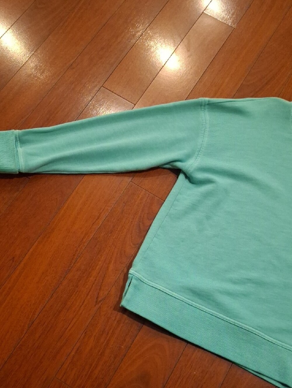 Vineyard Vines Mint Green Whale Logo Crewneck - Picture 7 of 12